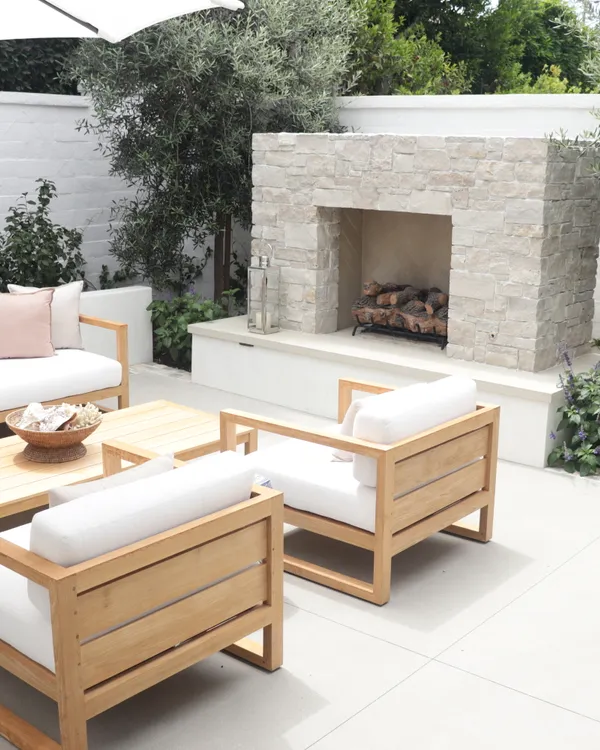 Poolside Fireplace & Lounge